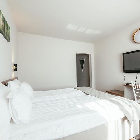 Riviera By Queens Hotel And Resort Gura Vaii Bagian luar foto