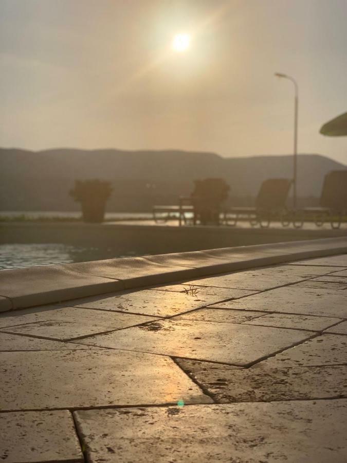 Riviera By Queens Hotel And Resort Gura Vaii Bagian luar foto