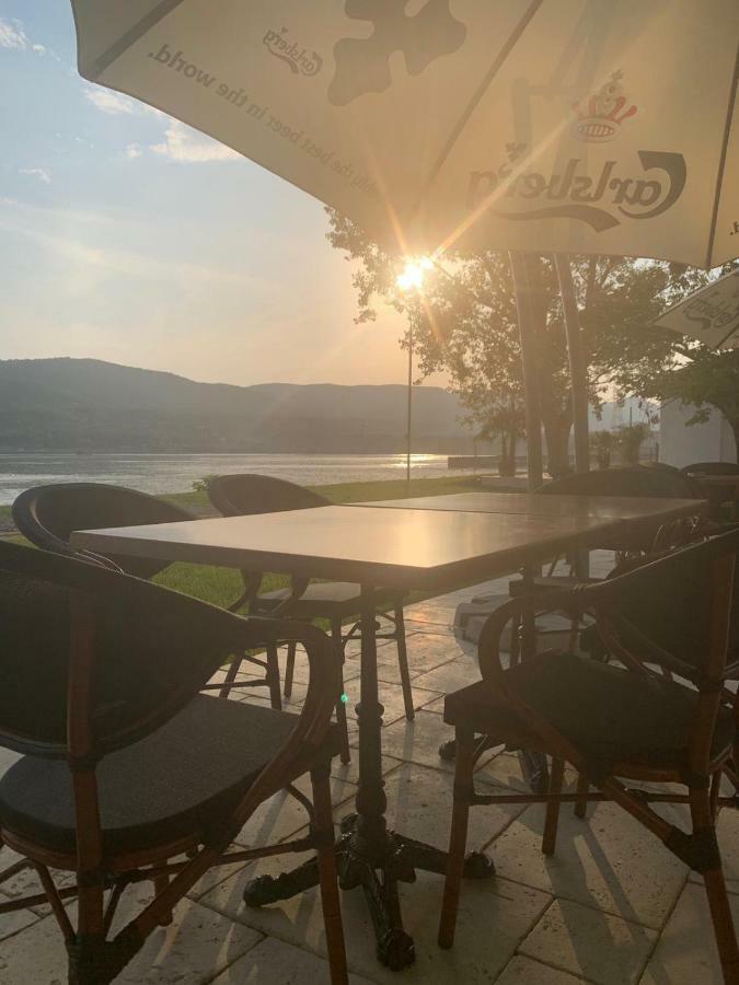 Riviera By Queens Hotel And Resort Gura Vaii Bagian luar foto