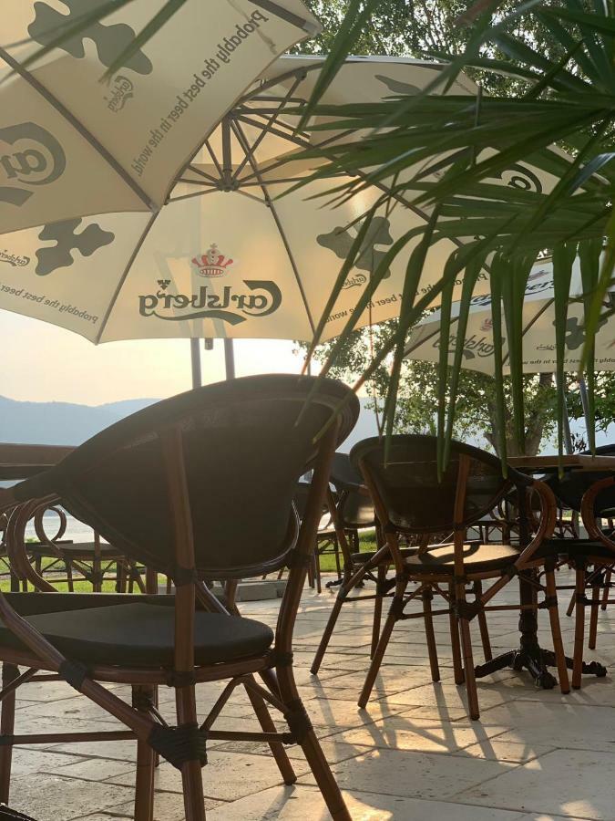 Riviera By Queens Hotel And Resort Gura Vaii Bagian luar foto