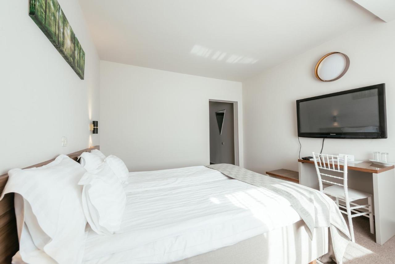 Riviera By Queens Hotel And Resort Gura Vaii Bagian luar foto